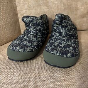 North Face Camouflage Thermoball Traction Bootie Puffer Sluppers Size 7 Men’s